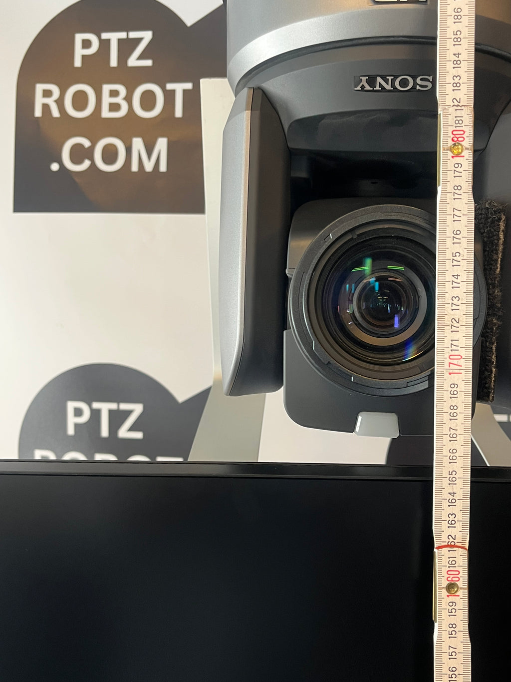 PTZROBOT Ceiling rail w pillar/column  (Coming)