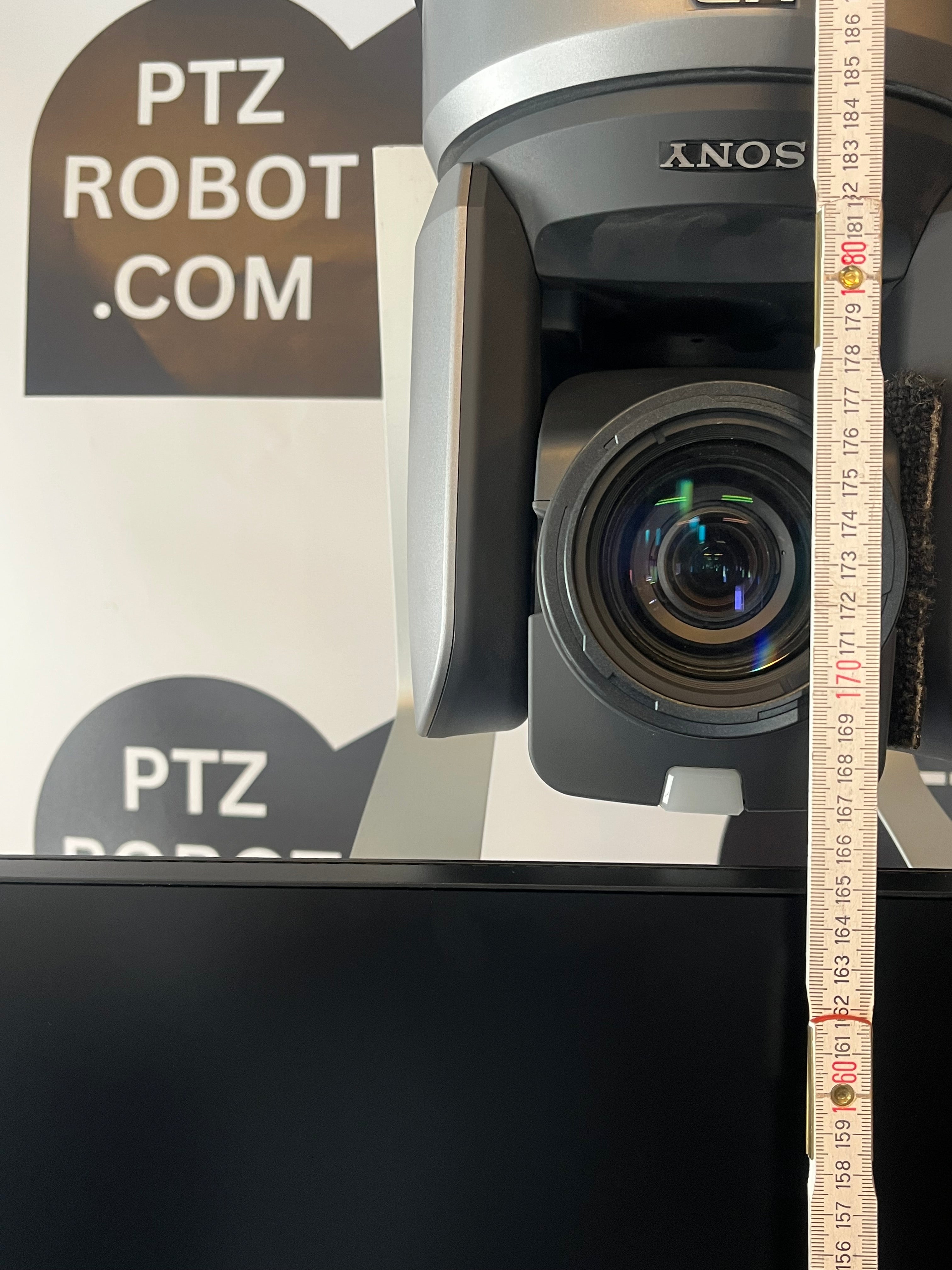 PTZROBOT Ceiling rail w pillar/column  (Coming)